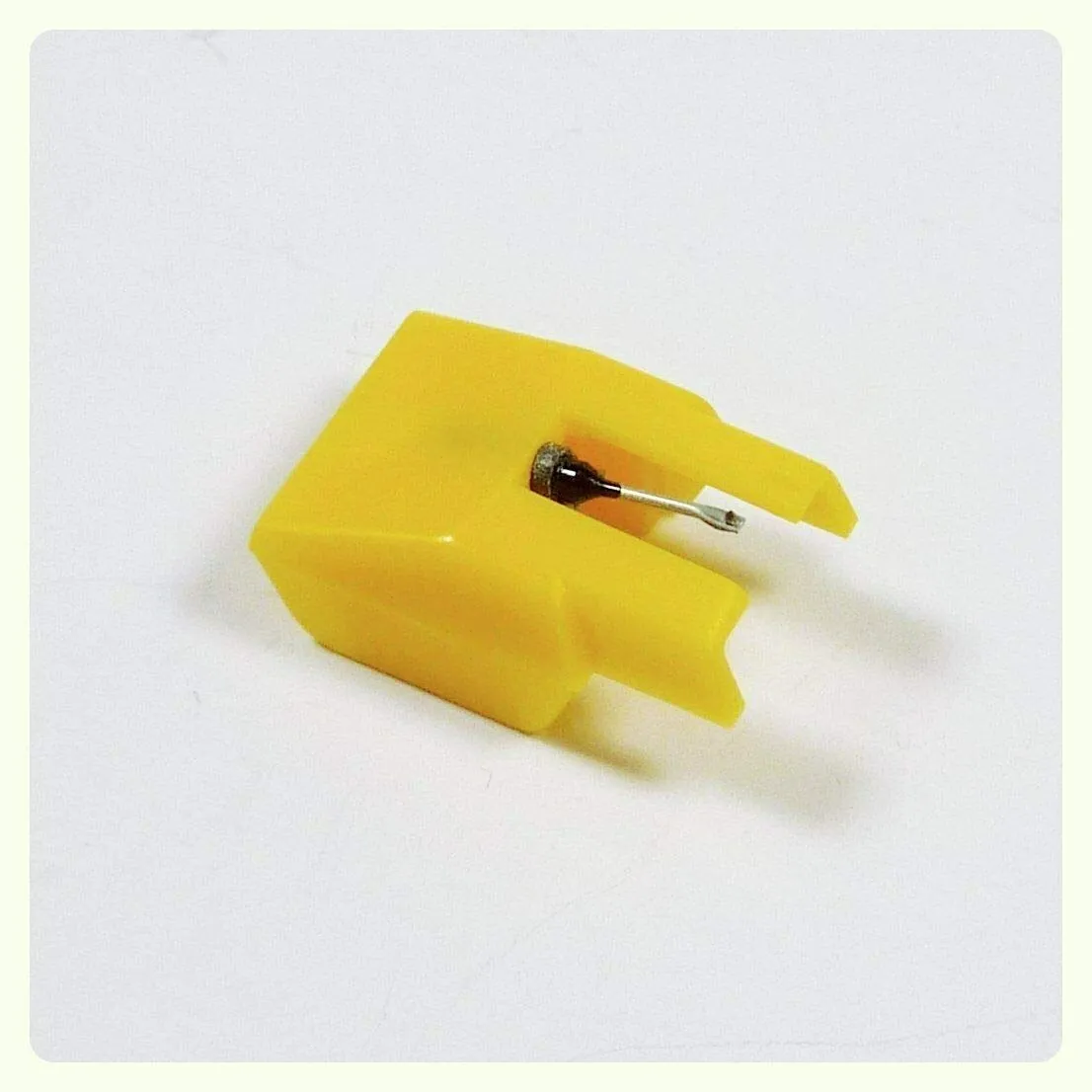 Phonograph Turntable Needle Stylus for Magnavox 560356-1 & 7044250634 - Diamond Tip, Swiss-Made